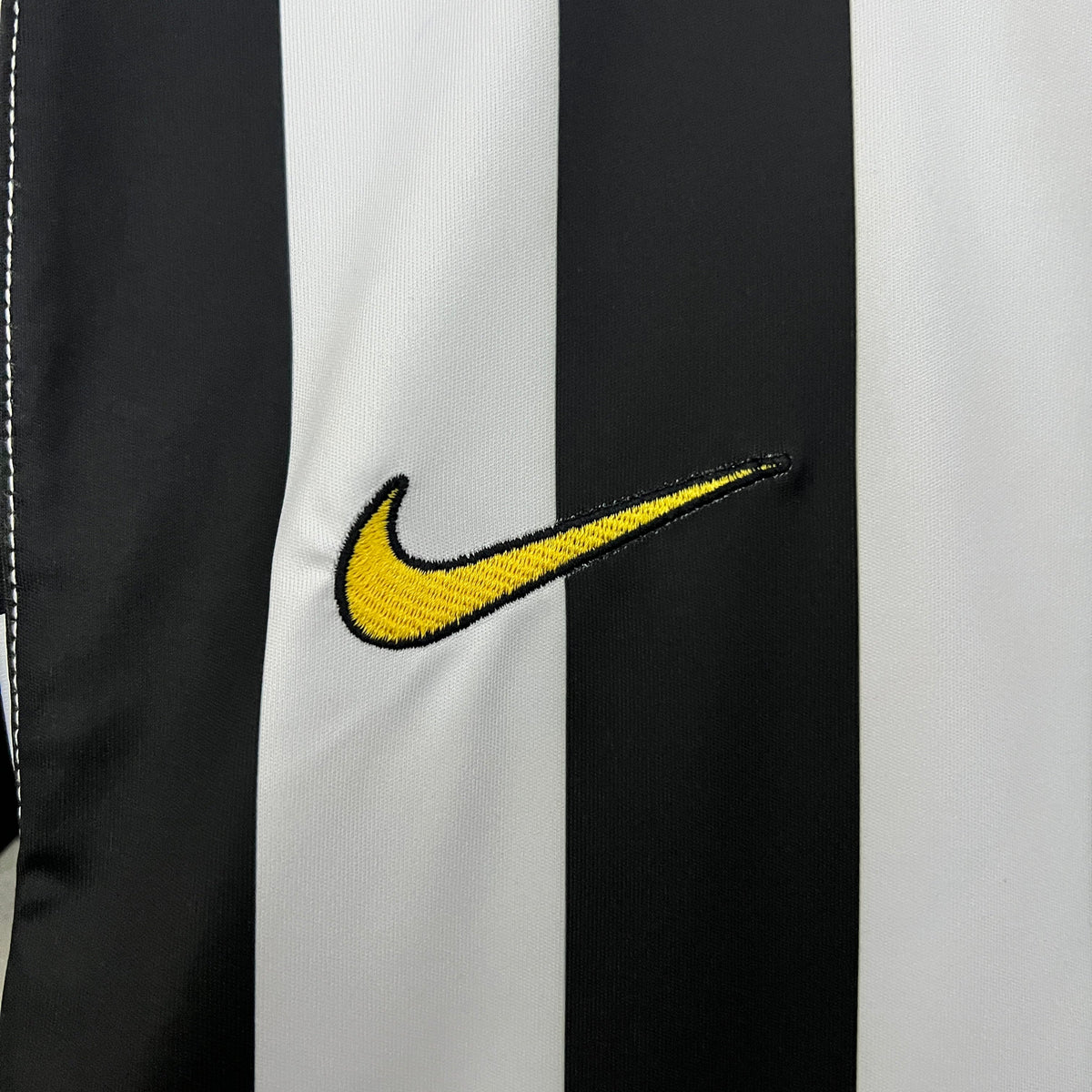 Retro Juventus Jersey 2003-04 Home Football Kit Soccer Jersey